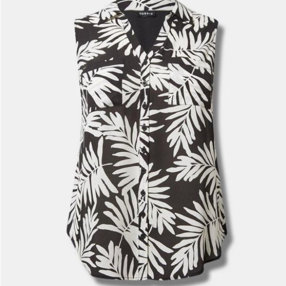 Torrid Women's Georgette Sleeveless Shirt Black and White